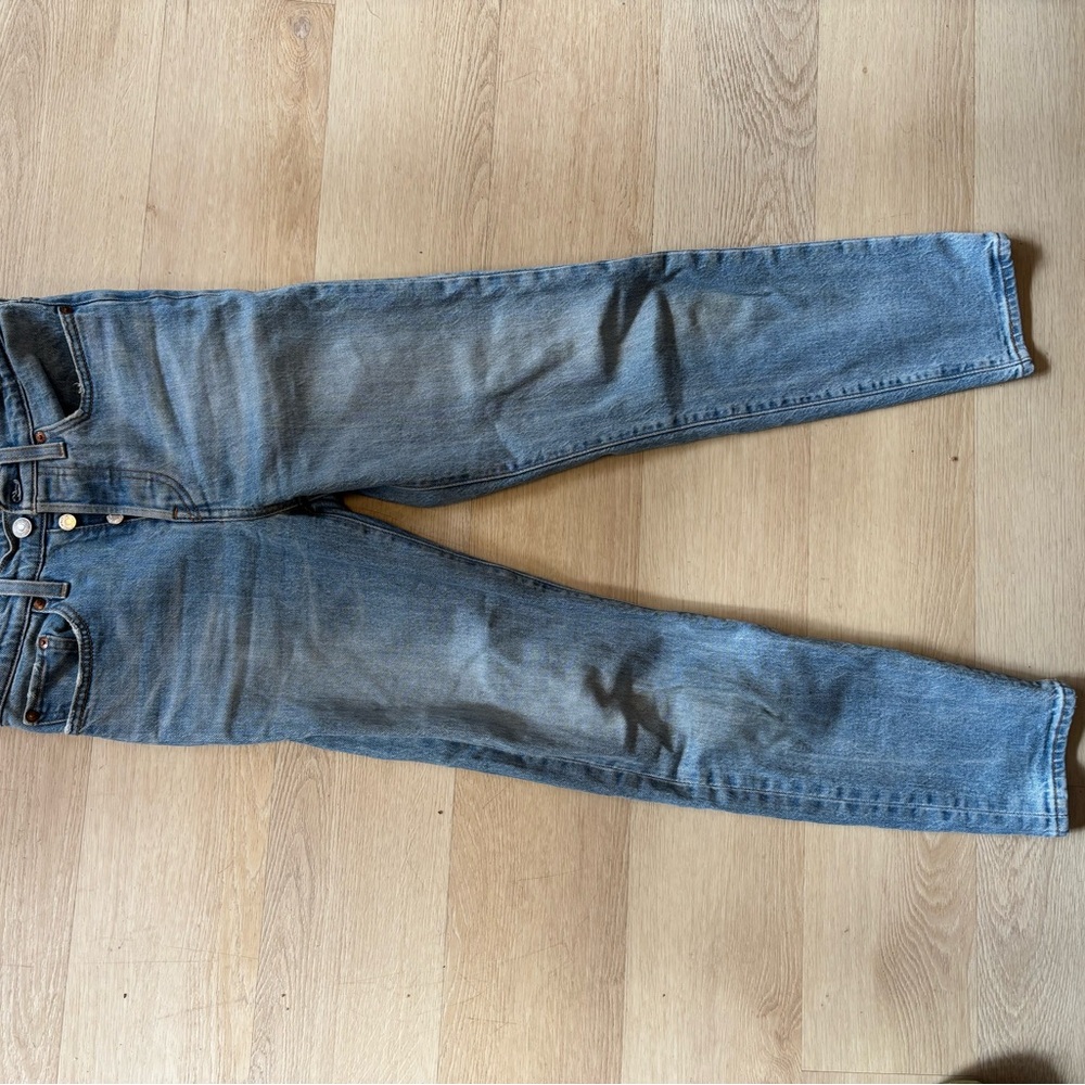 Women’s Levi’s wedgie size 24